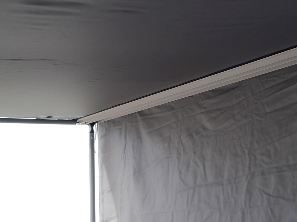 pared-para-toldo-sombra-para-vehiculo